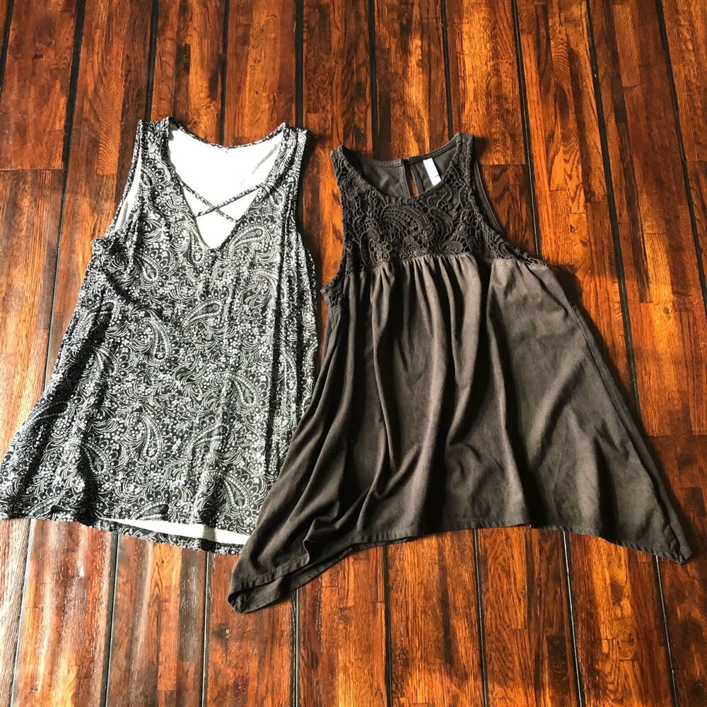 Lot of two tanks calling them size small